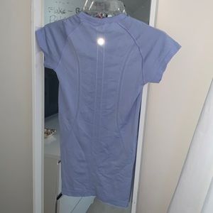 Size 4 lulu lemon swiftly tech top.